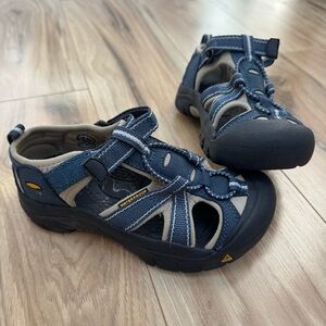 Keen Little Kids 13 Navy & Grey Venice H2 Closed Toe Water Sandals Outdoors